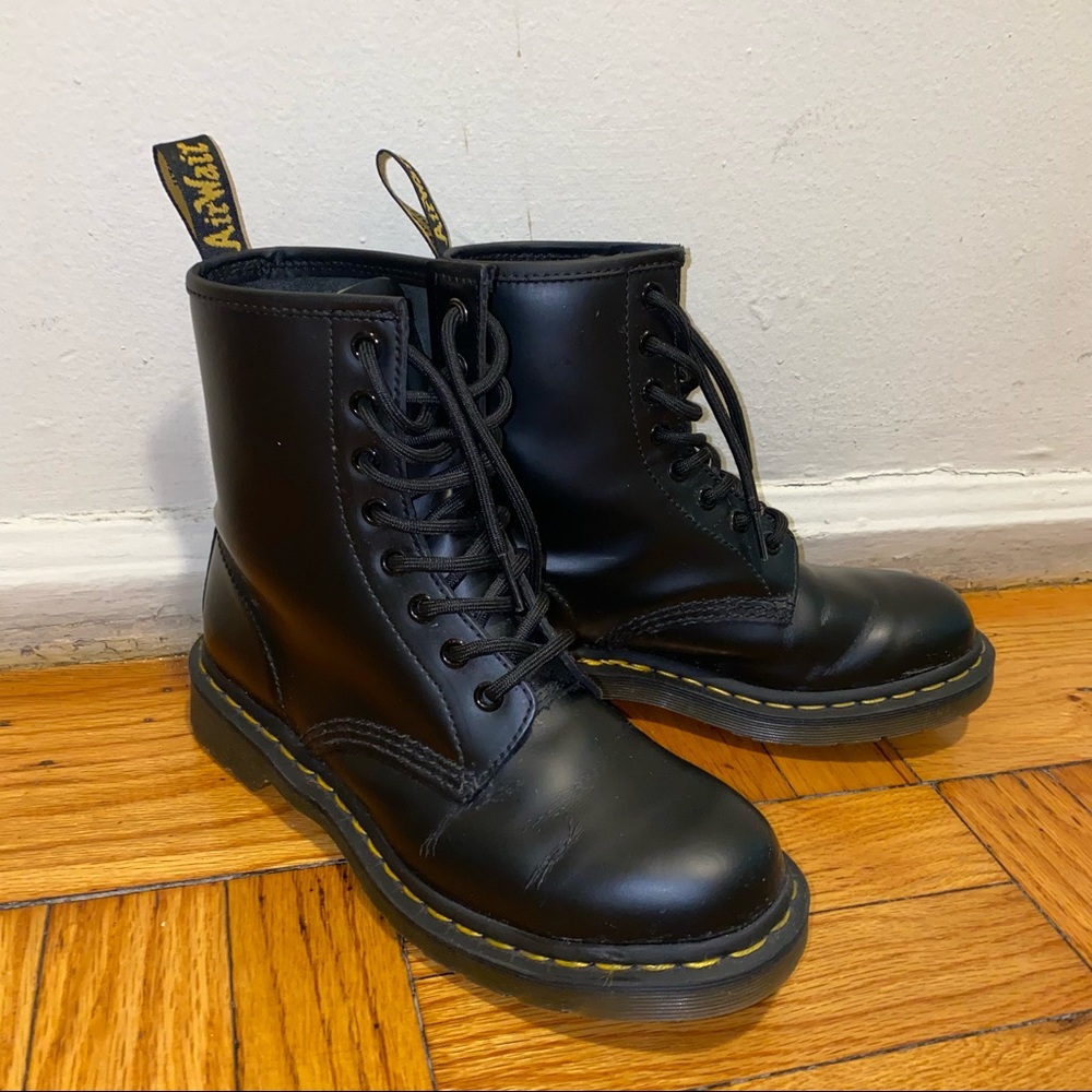 DOC MARTEN COMBAT BOOTS